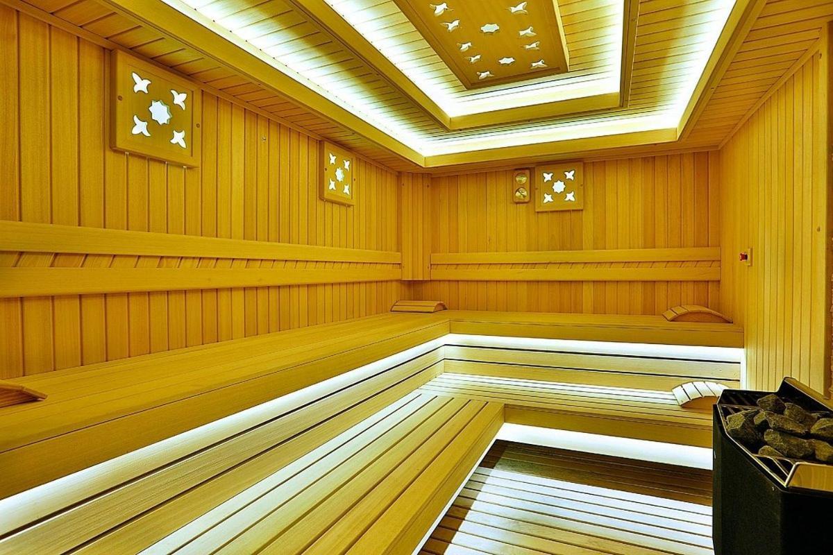 Emirhan Palace Hotel Istanboel Buitenkant foto