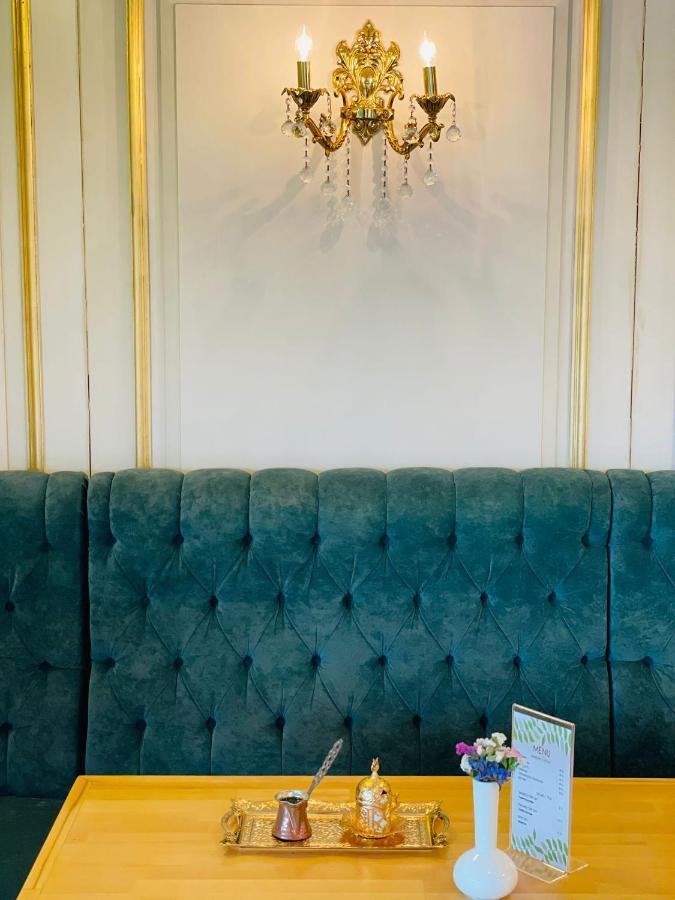 Emirhan Palace Hotel Istanboel Buitenkant foto